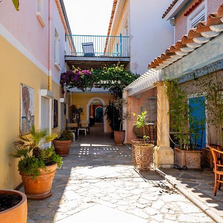 Hotel Les Flots Bleus Le Lavandou Esterno foto