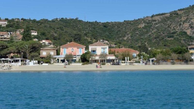 Hotel Les Flots Bleus Le Lavandou Esterno foto