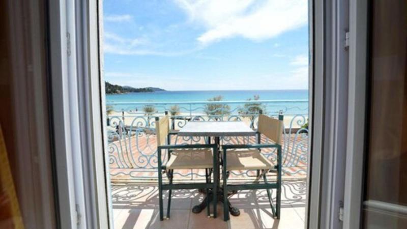 Hotel Les Flots Bleus Le Lavandou Esterno foto