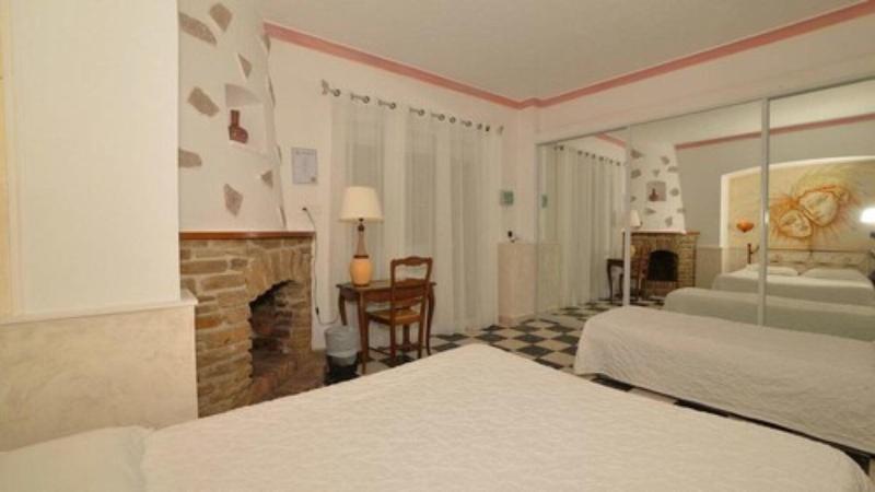 Hotel Les Flots Bleus Le Lavandou Esterno foto