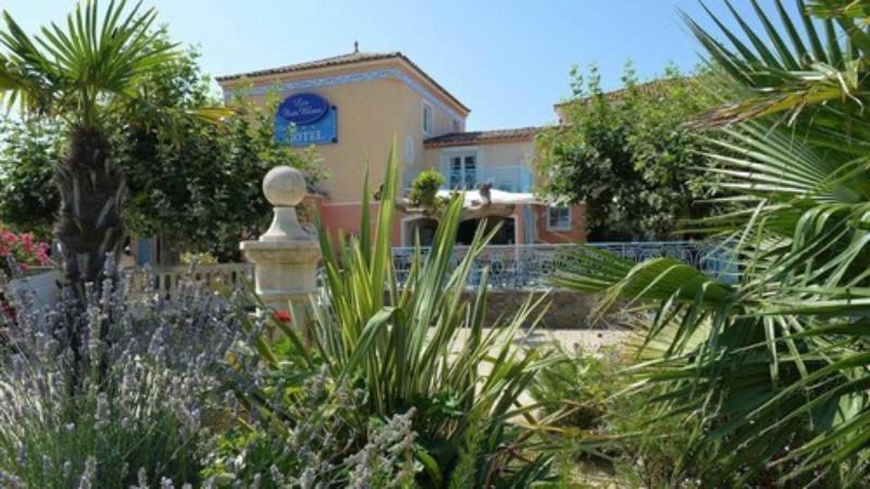 Hotel Les Flots Bleus Le Lavandou Esterno foto