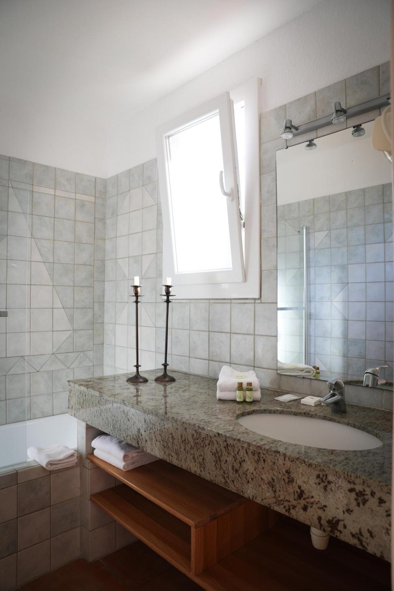 Hotel Les Flots Bleus Le Lavandou Esterno foto