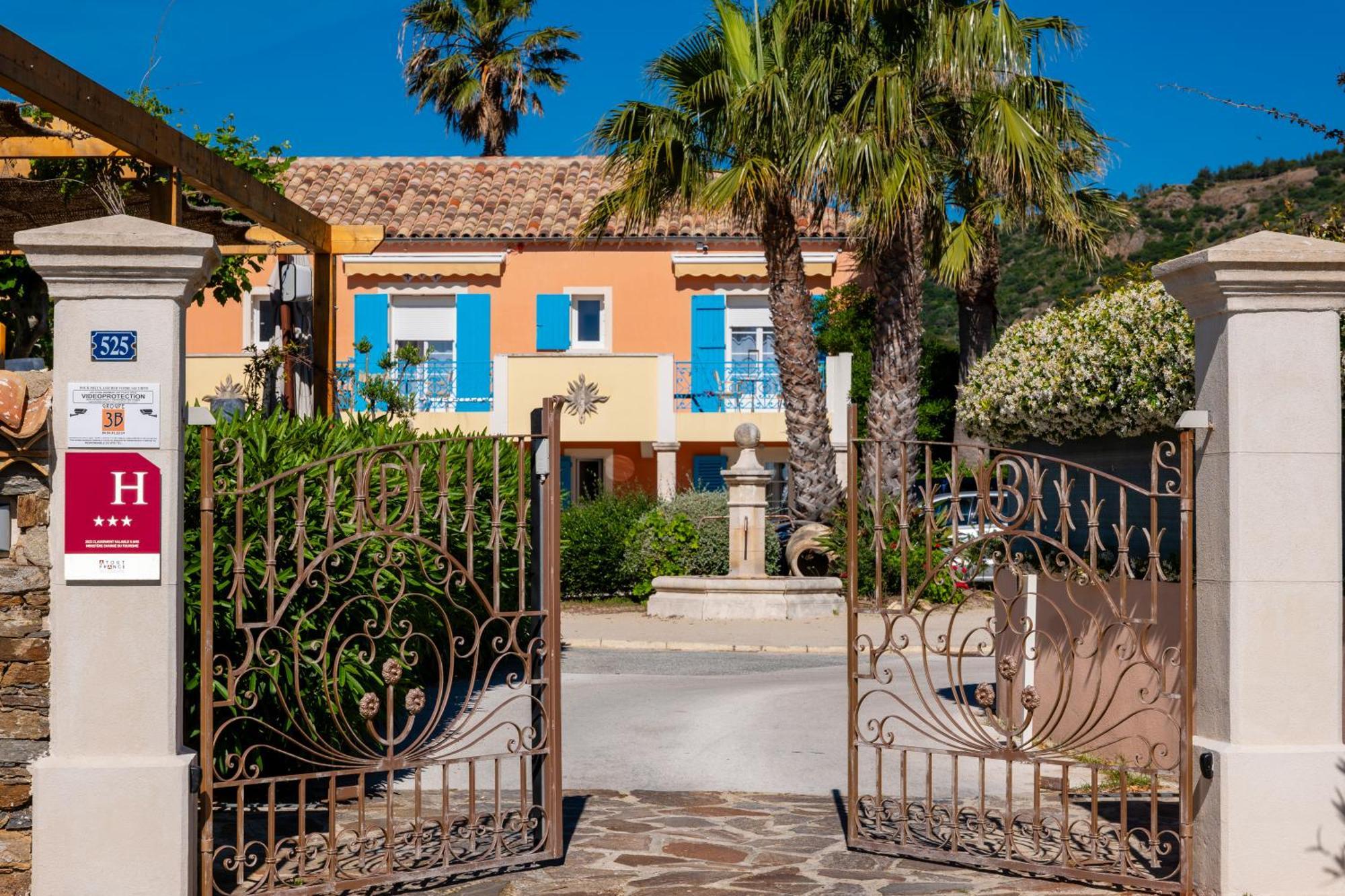 Hotel Les Flots Bleus Le Lavandou Esterno foto