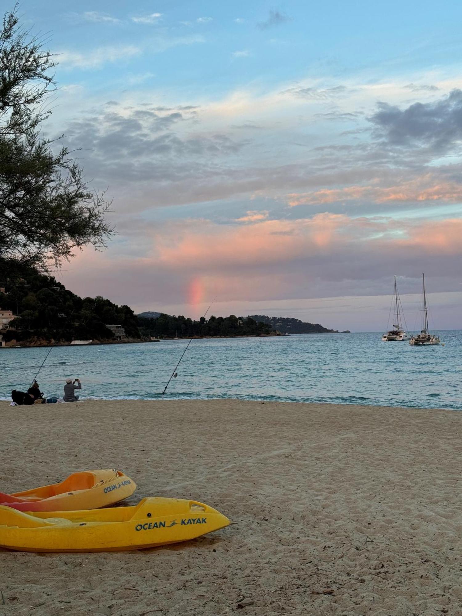 Hotel Les Flots Bleus Le Lavandou Esterno foto