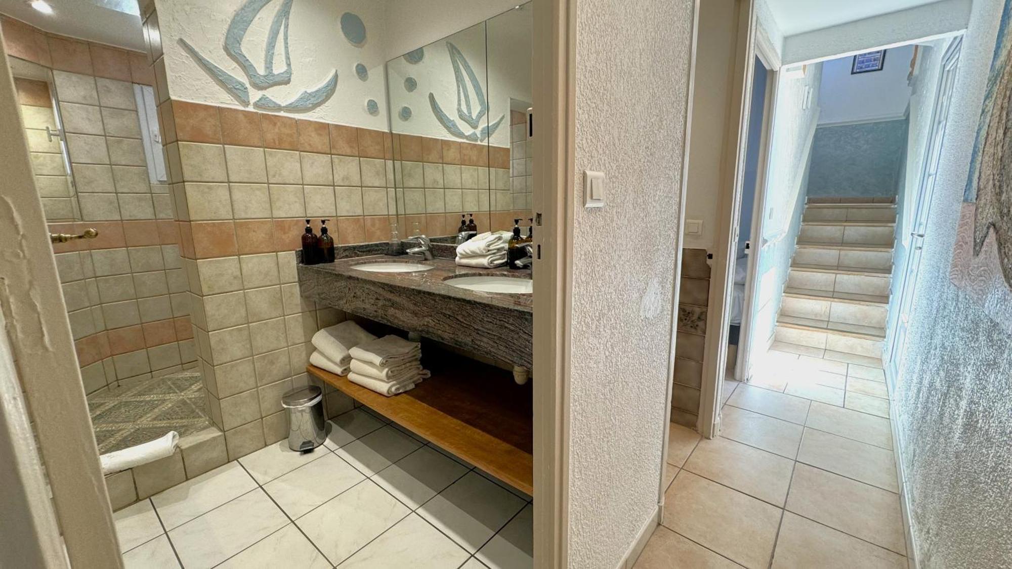 Hotel Les Flots Bleus Le Lavandou Esterno foto