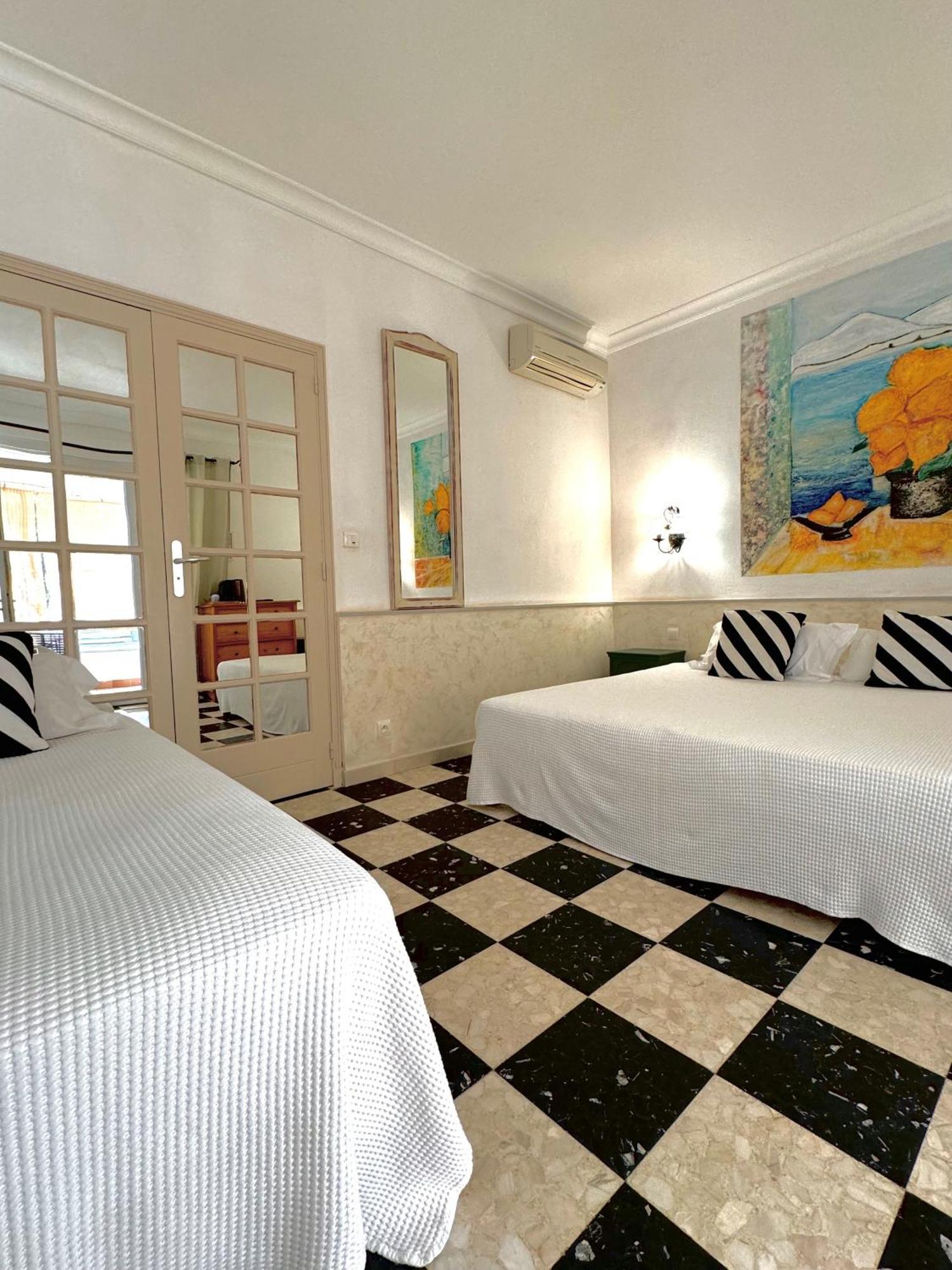 Hotel Les Flots Bleus Le Lavandou Esterno foto
