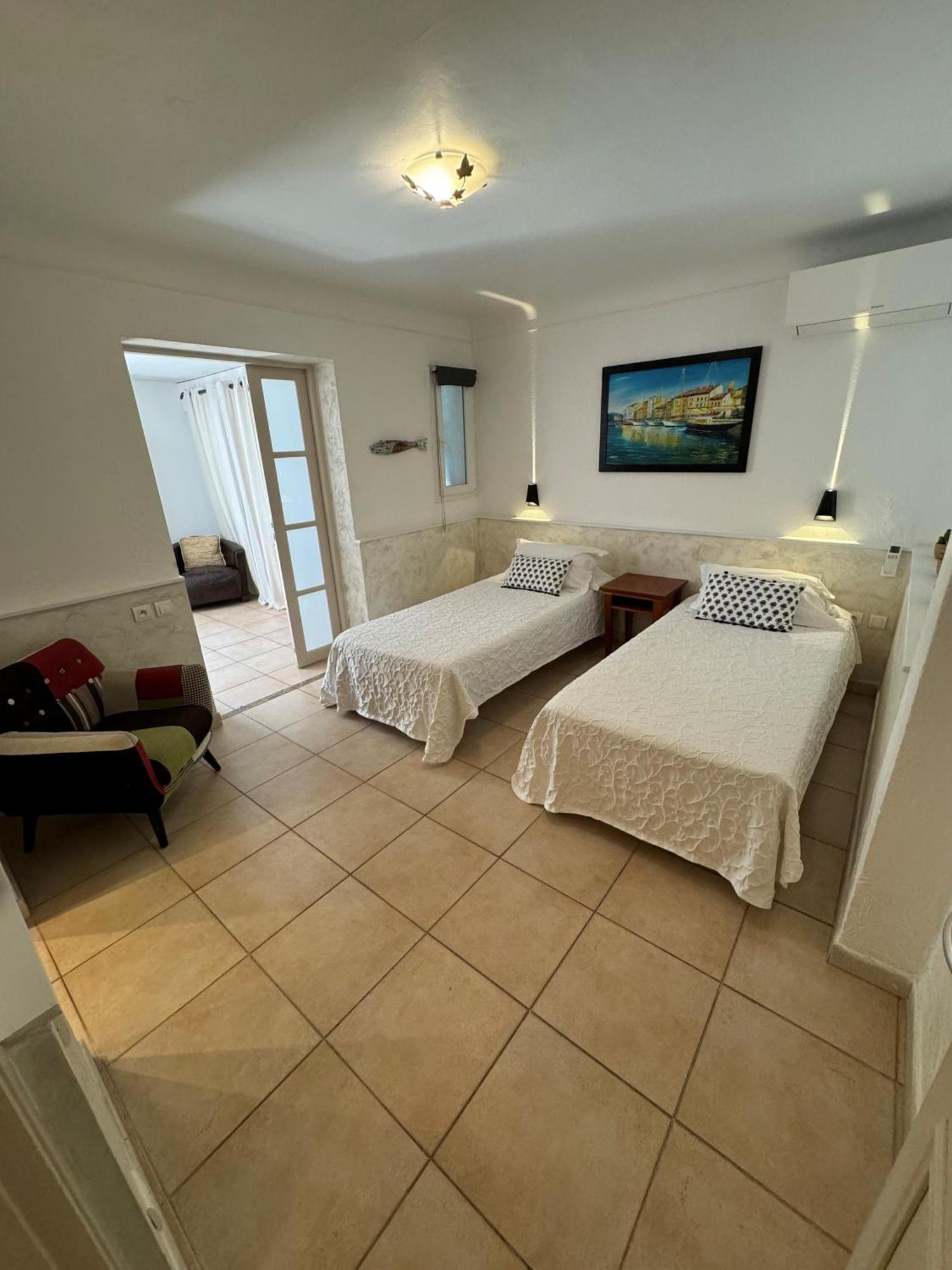 Hotel Les Flots Bleus Le Lavandou Esterno foto