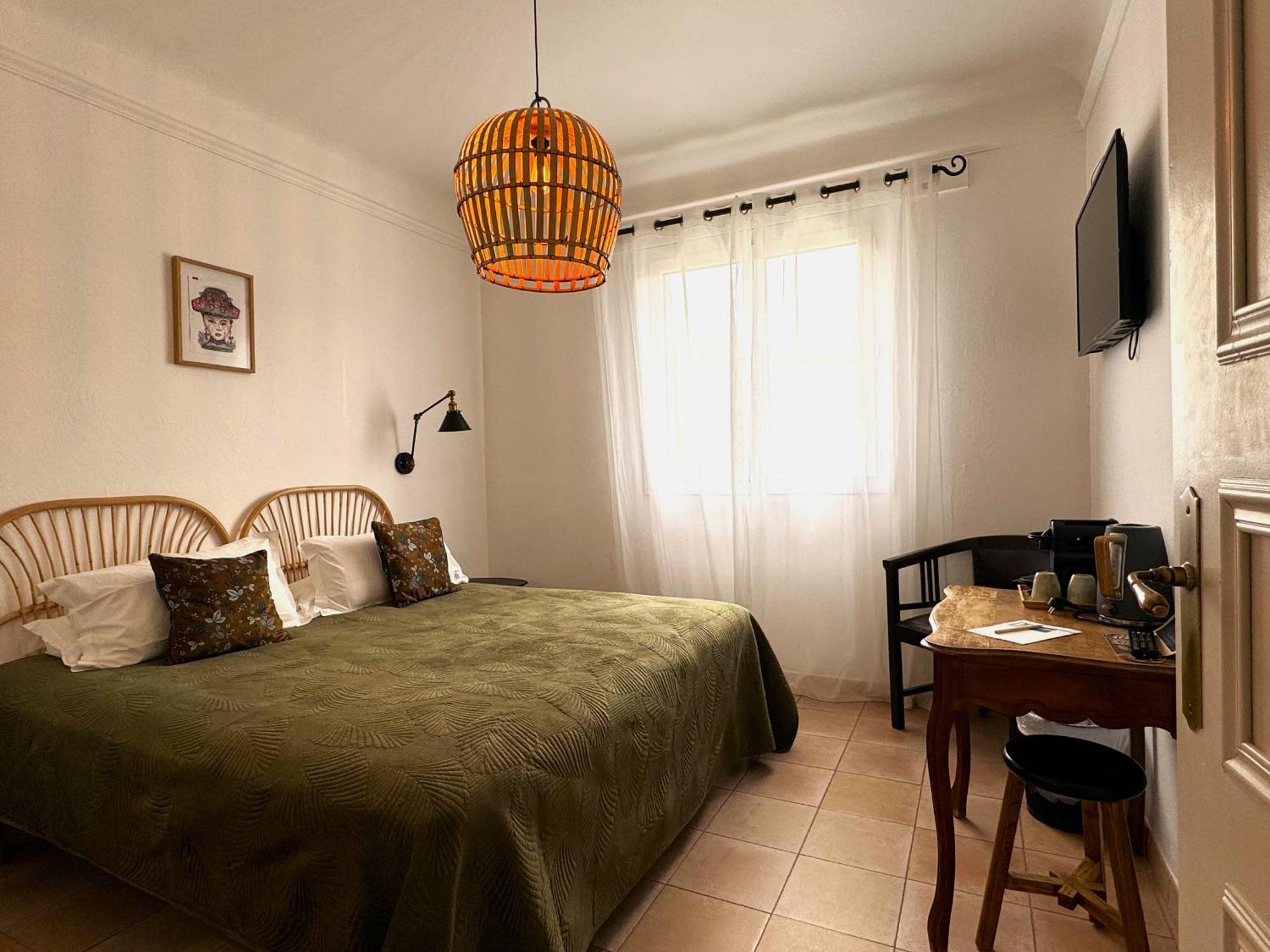 Hotel Les Flots Bleus Le Lavandou Esterno foto