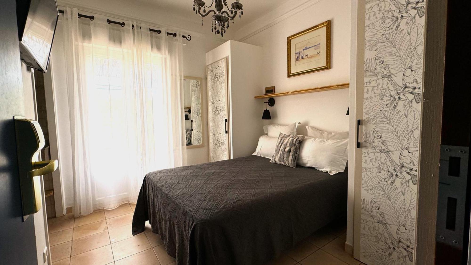 Hotel Les Flots Bleus Le Lavandou Esterno foto