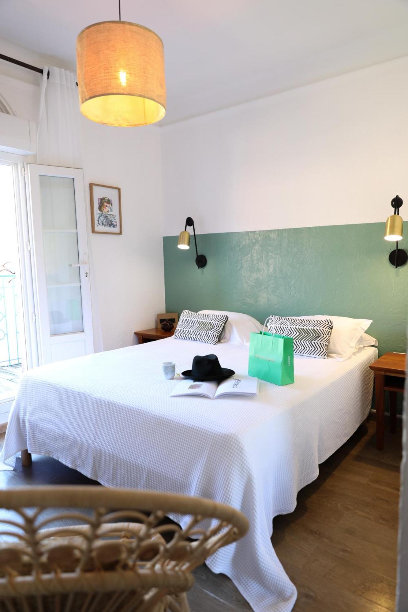 Hotel Les Flots Bleus Le Lavandou Esterno foto