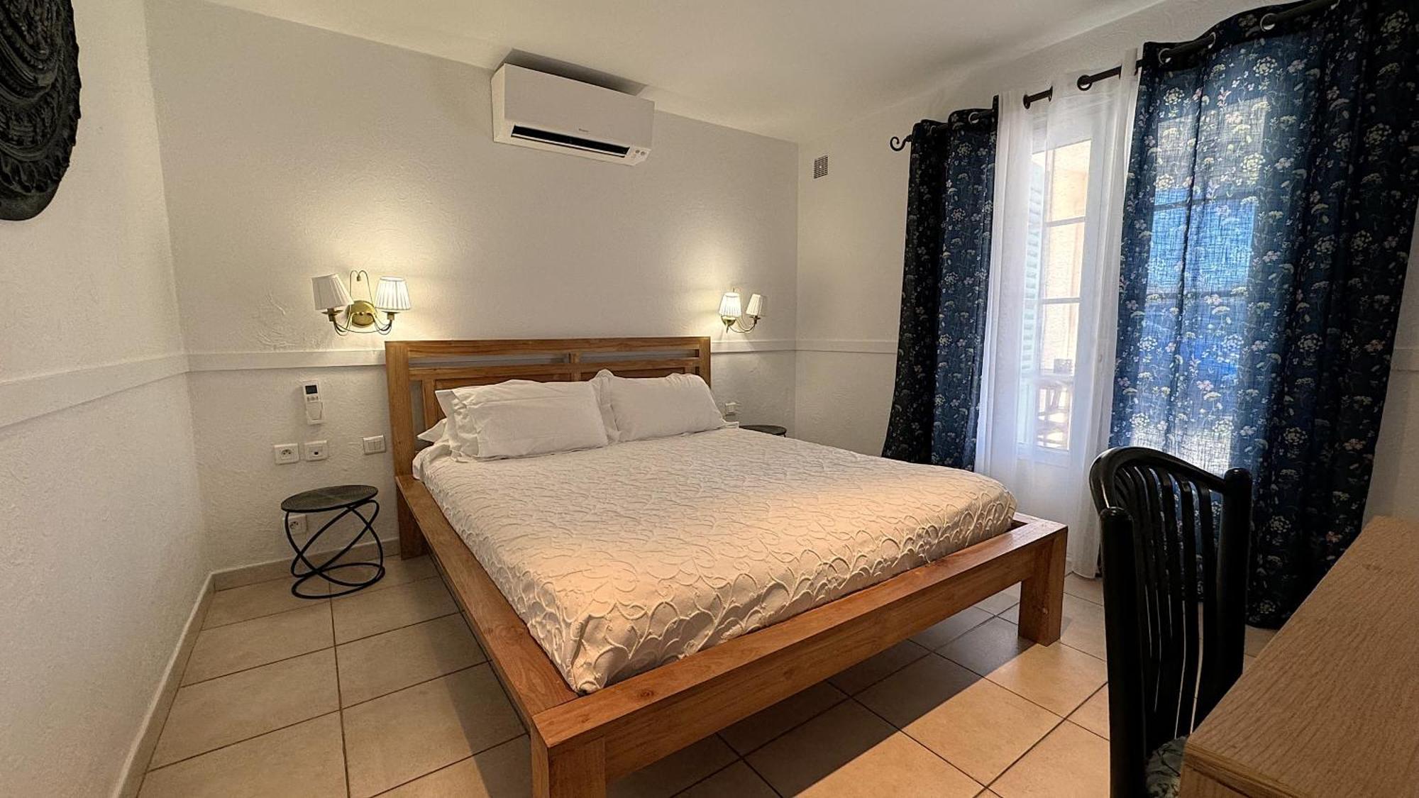 Hotel Les Flots Bleus Le Lavandou Esterno foto